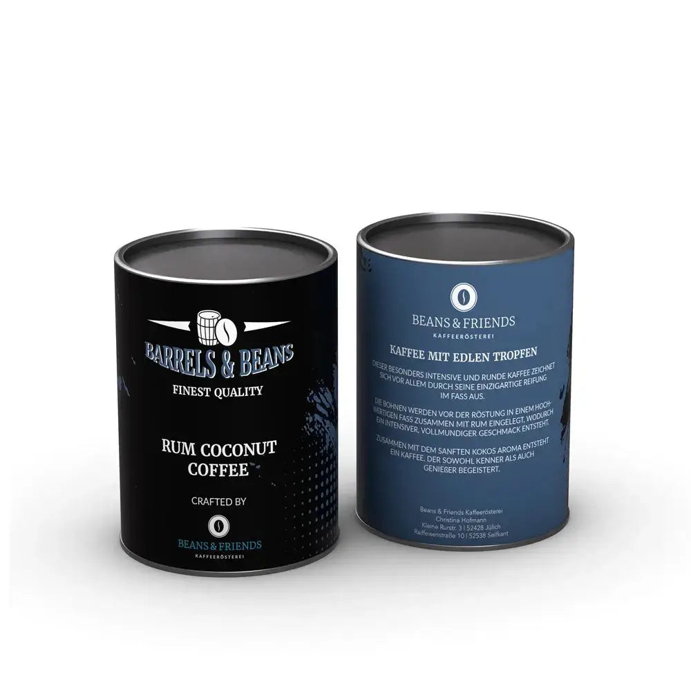Rum Coconut Kaffee in edler Dose – Schwarze Dose mit auffälligem Etikett, das eine Fassgrafik in Schwarz und blau zeigt, passend zur Rum-Note des Kaffees.