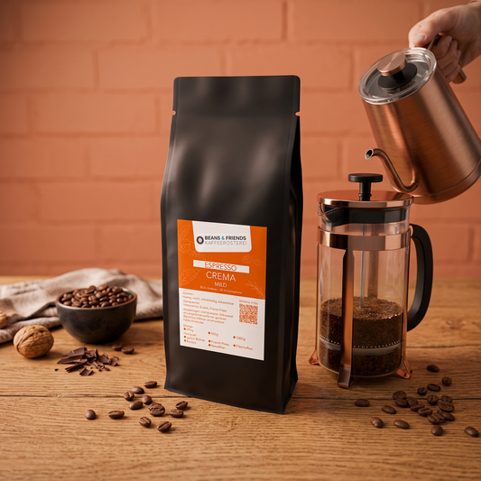 Espresso Crema Mild von Beans & Friends in der French Press – milder Kaffee mit feiner Crema, weichem Körper und sanften Karamellnoten