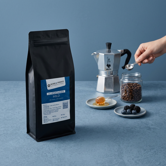 Alleskönner Mild von Beans & Friends aus der Bialetti – harmonischer Kaffee mit sanfter Röstaromatik, feiner Schokolade und dezenten dunklen Beerennoten