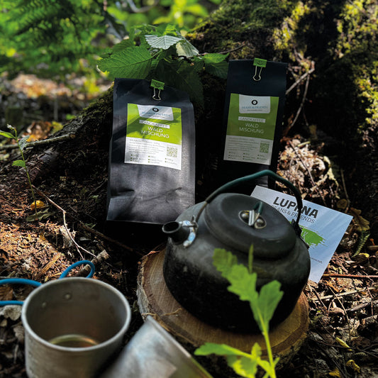 Waldkaffee - kräftig wie diese Farben - Outdoorkanne und Becher