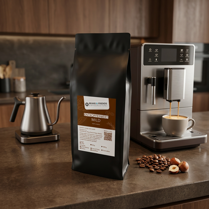 Entkoffeinierter Kaffee ganze Bohnen von Beans and Friends für Vollautomaten – weicher 100 % Arabica Kaffee mit Noten von Nuss und milder Schokolade, voller Geschmack trotz Entkoffeinierung.