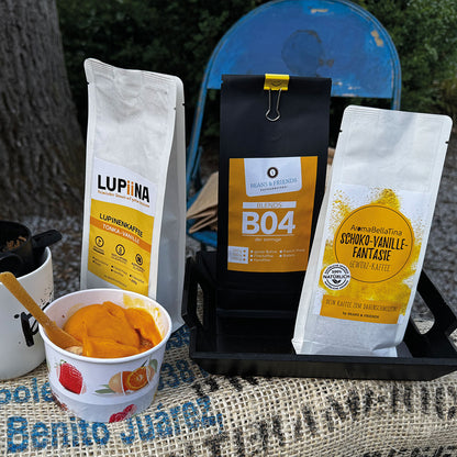 gelbe Produktserie- Balance und Gewürzkaffee mit einem leckeren Becher Mangoeis