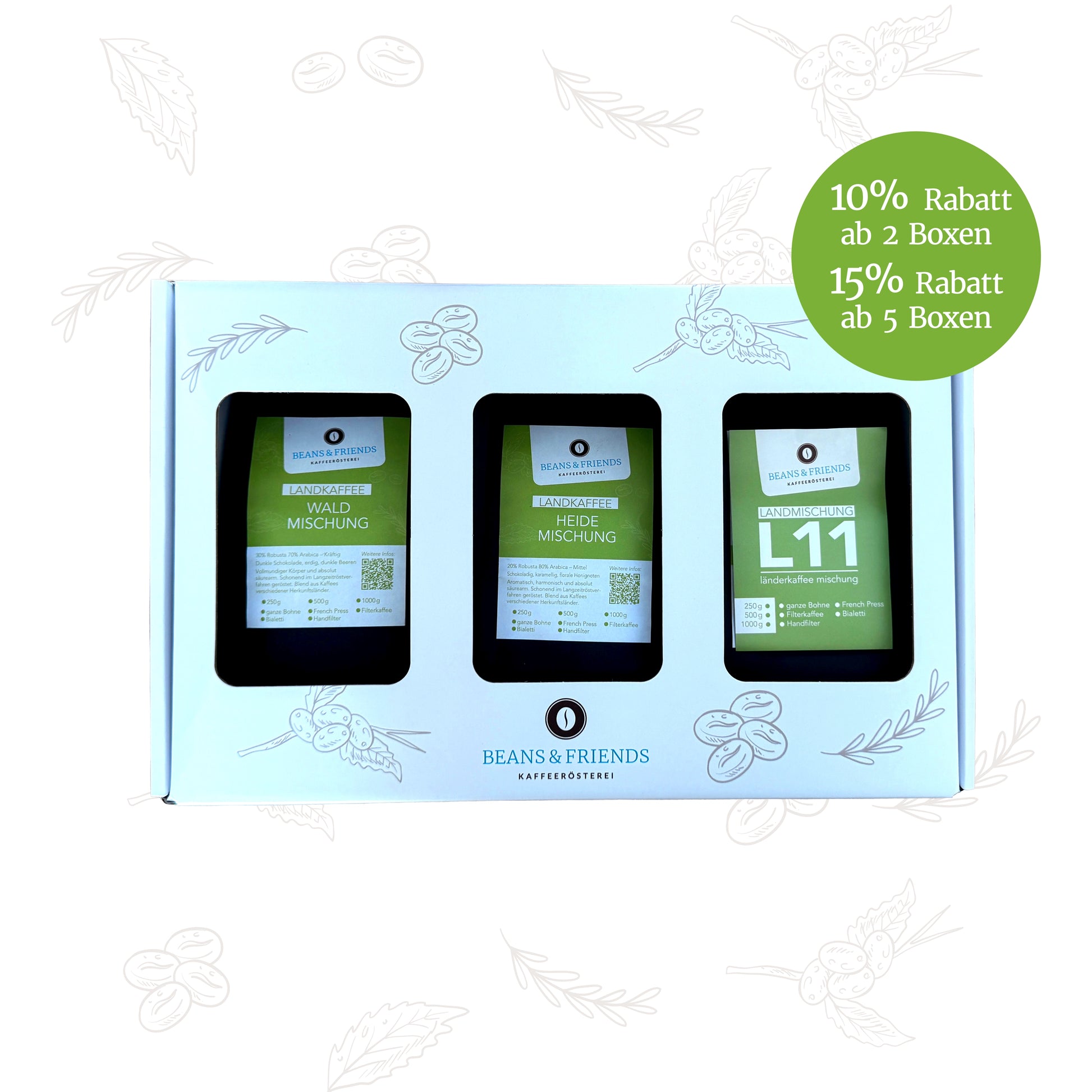 „Hier präsentieren wir unser Angebot für die Landbox – drei Kaffeesorten: Waldkaffee, Heidekaffee und Landkaffee, stilvoll verpackt in einer schönen grünen Geschenkbox. Auf dem Bild ist ein Rabatthinweis zu sehen: 10 % Rabatt ab 2 Boxen, 15 % Rabatt ab 5 Boxen – das perfekte Geschenk für Kaffeeliebhaber.“
